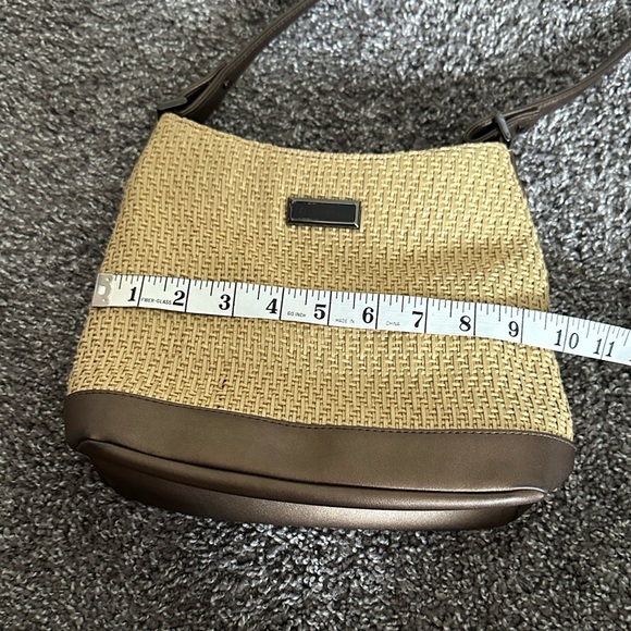 Liz Claiborne Woven Straw Shoulder Bag - Picture 12 of 15